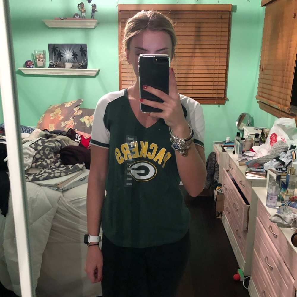 Packer v neck